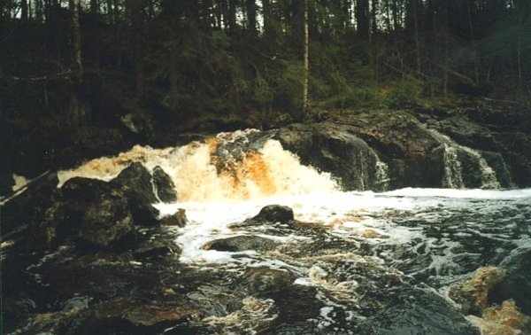 первый водопад на Савайнйоки, правая протока
