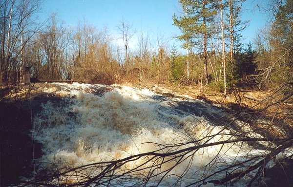 третий водопад на Савайнйоки (мельница), центральная протока