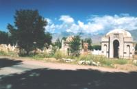 Кладбища в Киргизии выглядят намного лучше жилых районов