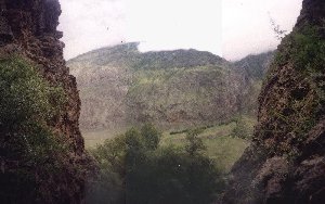 Вид в долину Чулышмана с одной из скал (панорама)