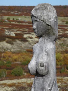 еще одна скульптура возле Семиостровья