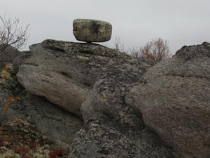 балансирующий камень