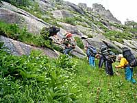 Каменные полки на подъеме<br>к перевалу Тайгиш