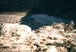 Фото 33. В нижней части ледопада пер.60 лет Октября.